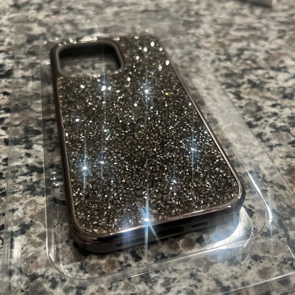 NEW in box. Fits iPhone 13Pro like a glove 👌🏽